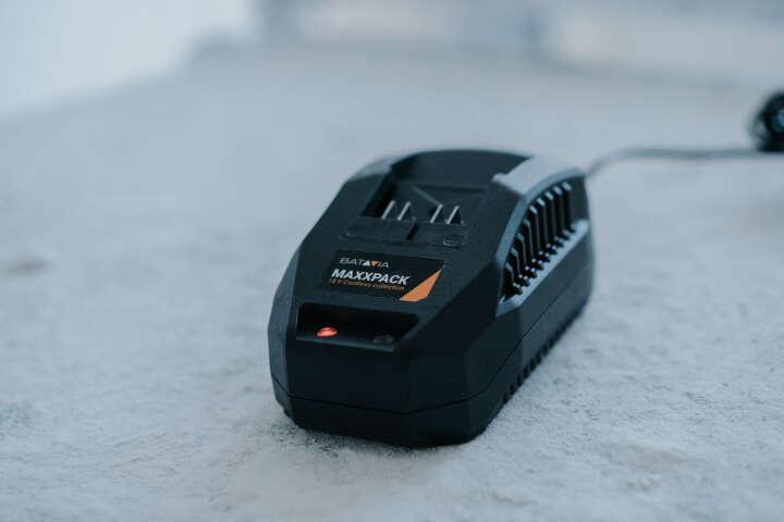 BATAVIA Maxxpack 18 Volt Akku 2 Ah und Ladegerät im Set